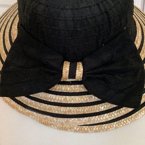 EUC.  Woven sun hat with a fabric top - Picture 2 of 3